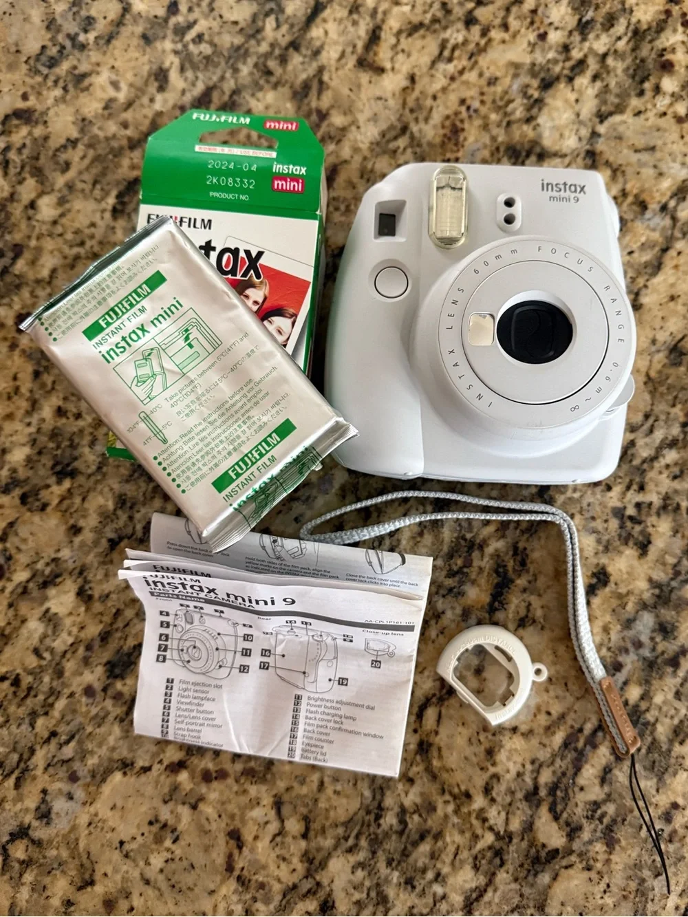 Fujifilm Instax Mini 9 Instant Camera - White - Picture 4 of 12